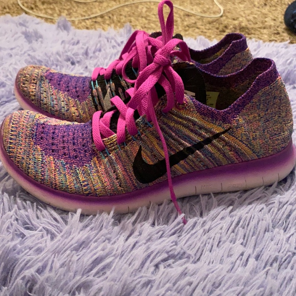 Nike sneakers. Size 6 women’s